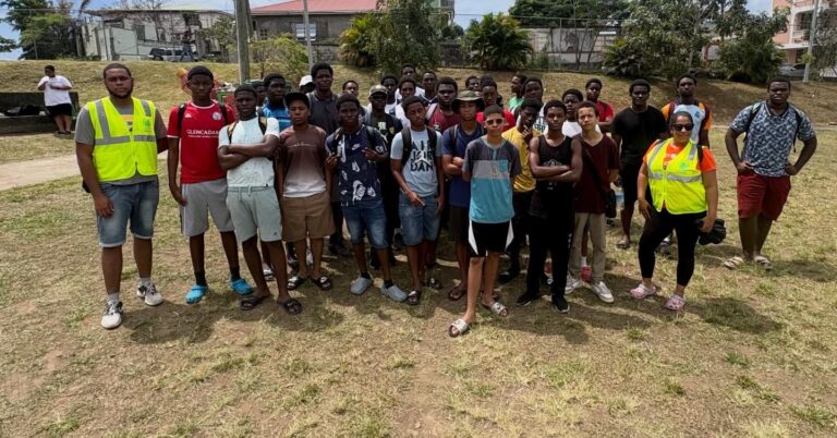 4-H Club Seniors Stand Strong in Leadership and Discipline